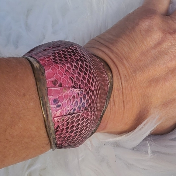 Vintage Elodia Texas Snakeskin Modernist cuff - Picture 1 of 13
